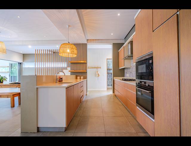 4 BEDROOM TOWNHOUSE FOR SALE IN DUNKIRK ESTATE